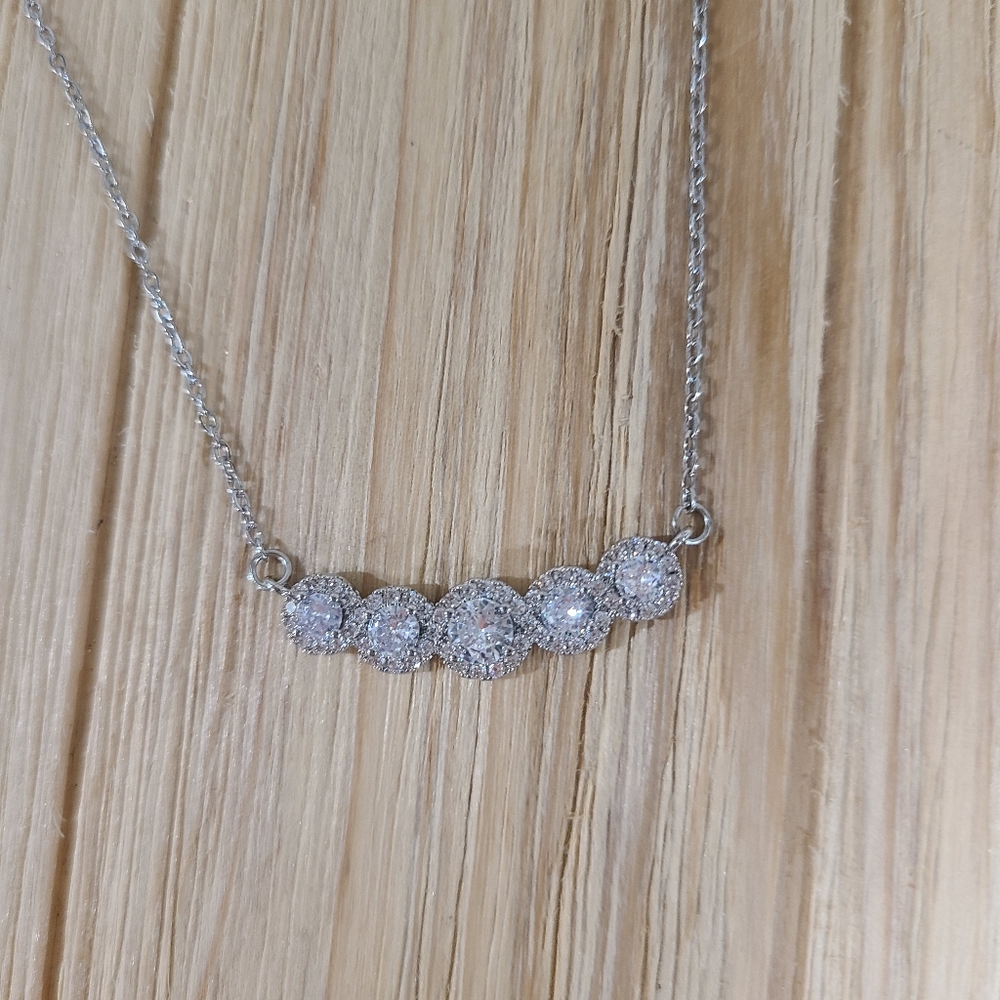 🌟🌟NEW🌟🌟GLAMOROUS!! Genuine 5 Round CZ 1 Carat  Necklace in SILVER 🌟🌟 - Picture 11 of 15